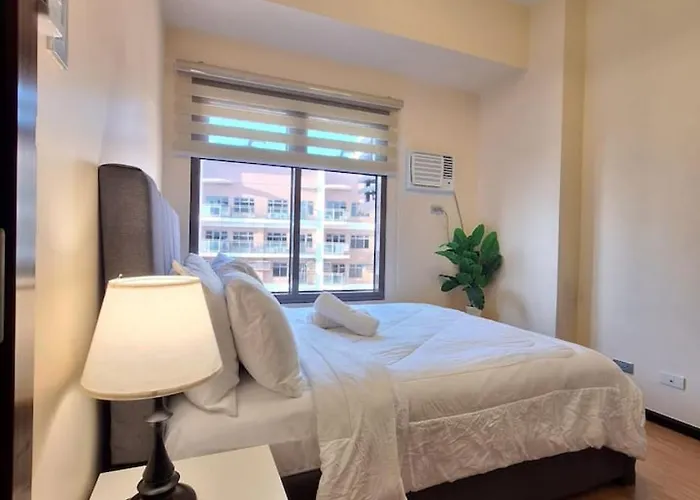 Big 1br Balcony -60sqm-pet -parking -moa,picc,ccp,wtc Manila