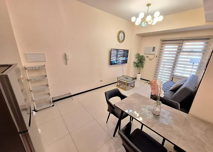 Apartment Big 1br Balcony -60sqm-pet -parking -moa,picc,ccp,wtc *