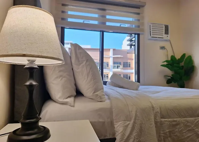 Big 1br Balcony -60sqm-pet -parking -moa,picc,ccp,wtc *