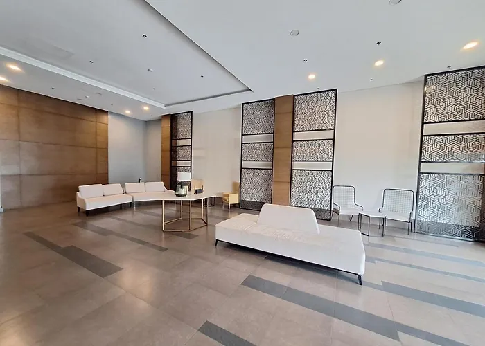 Big 1br Balcony -60sqm-pet -parking -moa,picc,ccp,wtc